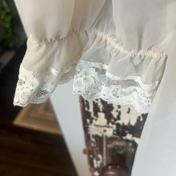 Shadowline vintage lace floral Elegant Sheer White Lace peignoir set. L - Picture 14 of 15